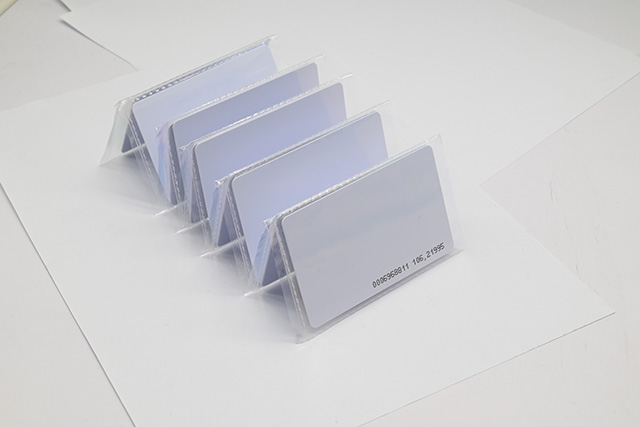 滴膠卡——引領智能卡行業的時尚潮流